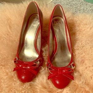 Red kitten heels ❤️ just in time for Valentines!